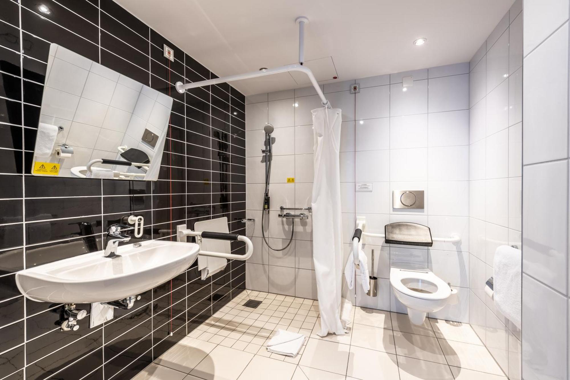 Premier Inn Duesseldorf City Centre Eksteriør billede